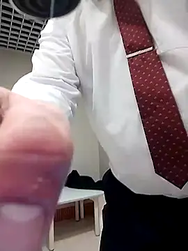 Snapshot of BigCristh79 chatting on November 11, 2025, 4:40 am BigCristh79 online show from November 11, 2025, 4:40 am