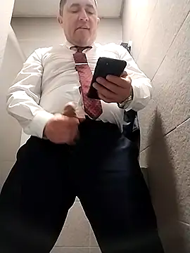 Snapshot of BigCristh79 chatting on December 4, 2025, 8:02 am BigCristh79 online show from December 4, 2025, 8:02 am