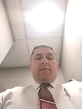 Snapshot of BigCristh79 chatting on October 29, 2025, 7:29 am BigCristh79 online show from October 29, 2025, 7:29 am