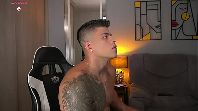 tyler muscle1 online show from April 25, 2026, 4:37 pm