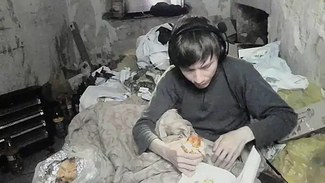 Snapshot of makarov1993 chatting on May 20, 2026, 2:47 pm makarov1993 online show from May 20, 2026, 2:47 pm