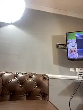 CharlesBrown  online show from December 5, 2025, 12:04 pm