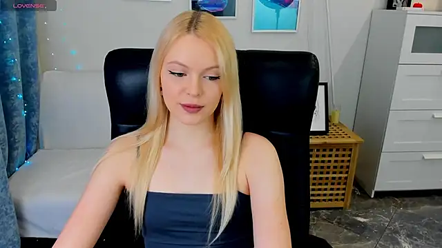 Snapshot of KatherineePierce chatting on April 24, 2026, 4:20 pm KatherineePierce online show from April 24, 2026, 4:20 pm