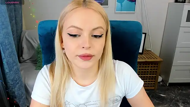 Snapshot of KatherineePierce chatting on May 22, 2026, 3:21 pm KatherineePierce online show from May 22, 2026, 3:21 pm