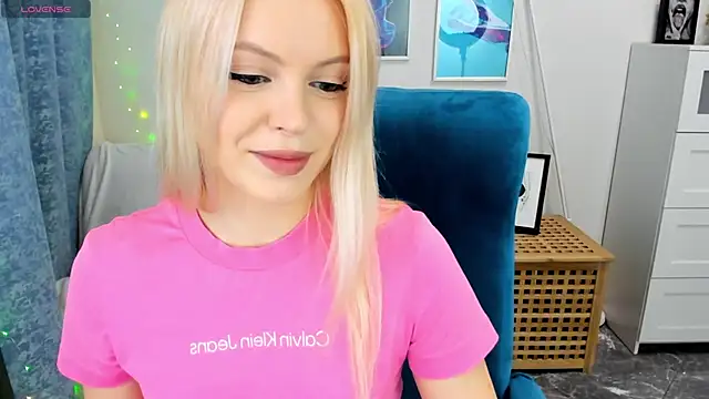 Snapshot of KatherineePierce chatting on June 4, 2026, 6:34 pm KatherineePierce online show from June 4, 2026, 6:34 pm