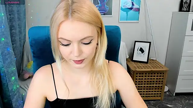Snapshot of KatherineePierce chatting on May 19, 2026, 5:20 pm KatherineePierce online show from May 19, 2026, 5:20 pm