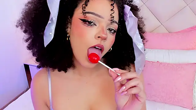 Snapshot of LilBoonew chatting on November 18, 2025, 12:30 pm LilBoonew online show from November 18, 2025, 12:30 pm