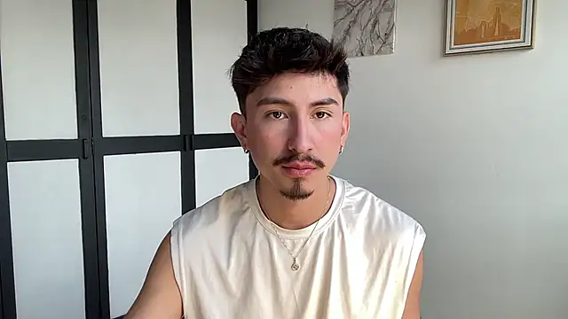 sweettaaron01 online show from February 17, 2026, 6:38 pm