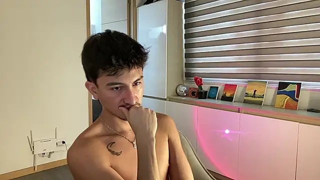 Snapshot of sweettaaron01 chatting on December 13, 2025, 8:04 pm sweettaaron01 online show from December 13, 2025, 8:04 pm