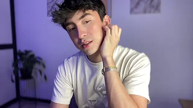 sweettaaron01 online show from May 10, 2026, 12:14 am