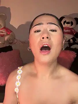 evelyn ch  online show from October 6, 2025, 11:00 am