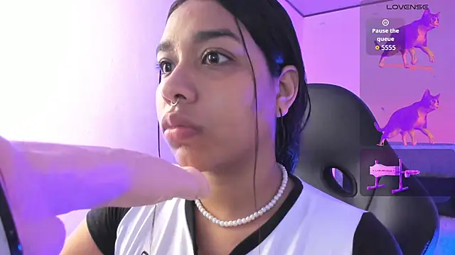 Snapshot of giselle_upp chatting on September 20, 2025, 12:48 am giselle upp online show from September 20, 2025, 12:48 am