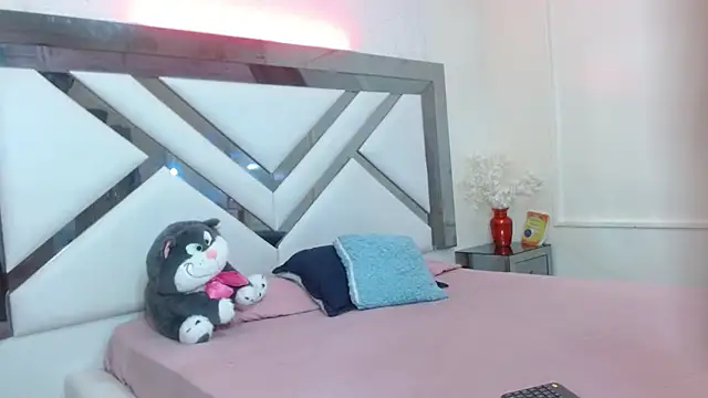 Snapshot of samara_selene chatting on December 1, 2025, 7:15 pm samara selene online show from December 1, 2025, 7:15 pm