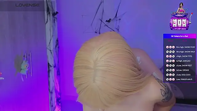 Snapshot of Moonlightt_21 chatting on October 19, 2025, 8:22 pm Moonlightt 21 online show from October 19, 2025, 8:22 pm