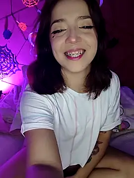 Snapshot of summi10 chatting on October 28, 2025, 11:03 pm summi10 online show from October 28, 2025, 11:03 pm