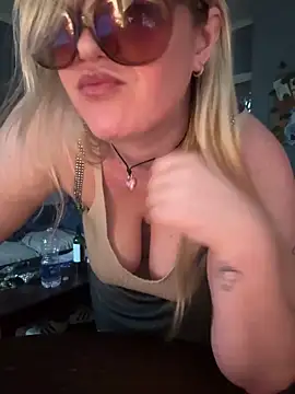 Granlady7 online show from April 15, 2026, 7:58 pm