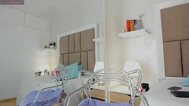 Snapshot of Alisson_Owen chatting on November 6, 2025, 4:05 am Alisson Owen online show from November 6, 2025, 4:05 am