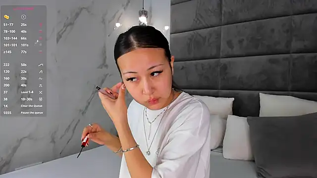 Nelly Kimm online show from September 14, 2025, 1:17 am