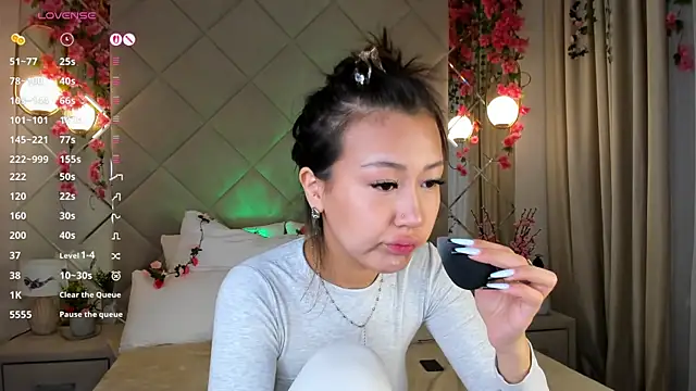 Nelly Kimm online show from November 26, 2025, 1:49 am