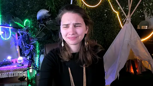 Snapshot of TessaMill chatting on October 3, 2025, 5:31 am TessaMill online show from October 3, 2025, 5:31 am