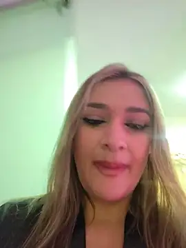 NicoleDiior online show from May 19, 2026, 3:08 pm