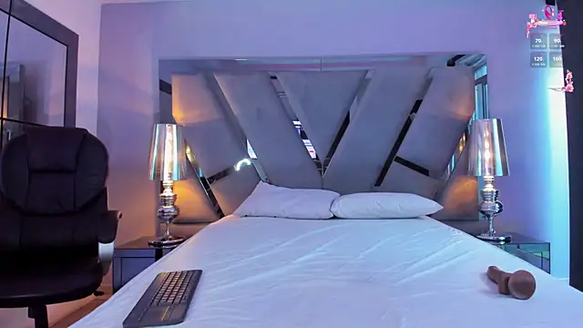 Snapshot of miamirage_ chatting on October 9, 2025, 12:28 pm miamirage online show from October 9, 2025, 12:28 pm