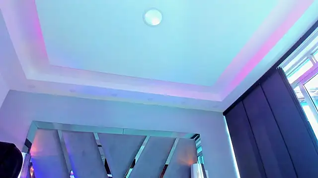 Snapshot of miamirage_ chatting on October 17, 2025, 12:51 pm miamirage online show from October 17, 2025, 12:51 pm