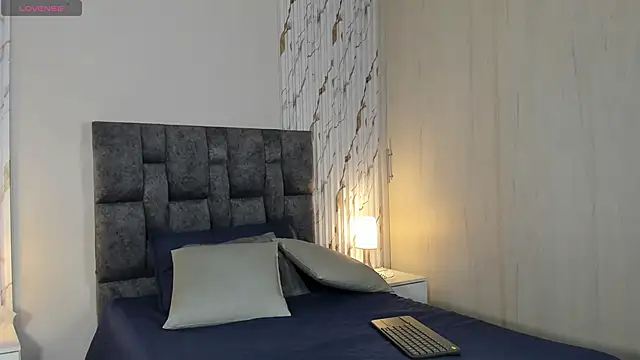 Snapshot of MissVioleet_ chatting on March 16, 2026, 5:05 pm MissVioleet online show from March 16, 2026, 5:05 pm