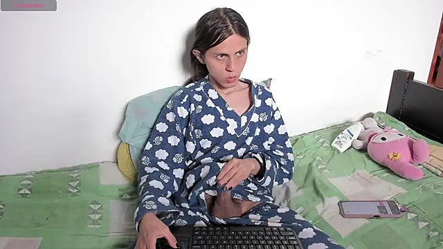 Petite-Goth online show from May 15, 2026, 7:12 pm