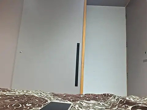 Snapshot of Vince-18 chatting on November 10, 2025, 6:57 pm Vince-18 online show from November 10, 2025, 6:57 pm