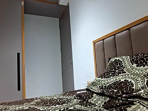 Vince-18 online show from October 23, 2025, 4:38 pm