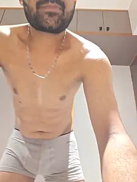 Snapshot of Vince-18 chatting on March 31, 2026, 11:29 pm Vince-18 online show from March 31, 2026, 11:29 pm