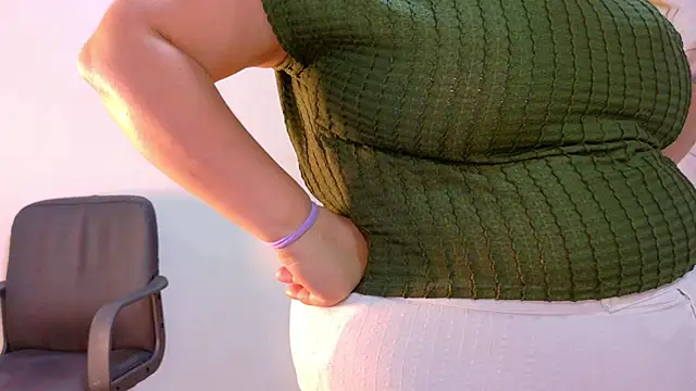 JenaCooper  online show from February 5, 2026, 2:51 am