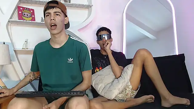 TWINKS FRIENDS online show from September 12, 2025, 1:28 am