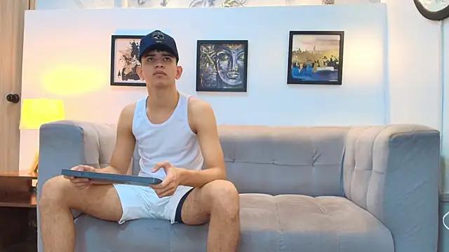 Snapshot of TWINKS_FRIENDS chatting on February 20, 2026, 1:24 pm TWINKS FRIENDS online show from February 20, 2026, 1:24 pm