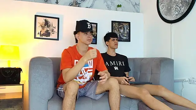 Snapshot of TWINKS_FRIENDS chatting on March 4, 2026, 1:30 pm TWINKS FRIENDS online show from March 4, 2026, 1:30 pm