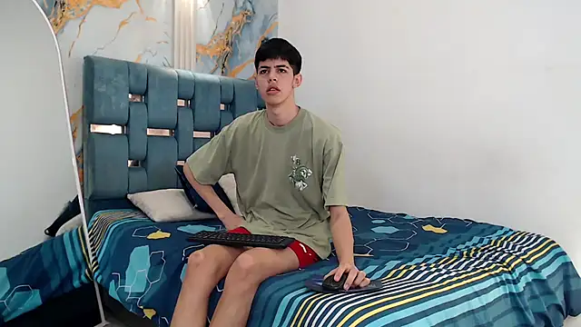 Snapshot of TWINKS_FRIENDS chatting on February 12, 2026, 1:22 pm TWINKS FRIENDS online show from February 12, 2026, 1:22 pm