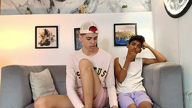 TWINKS FRIENDS online show from May 22, 2026, 1:31 pm