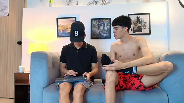 Snapshot of TWINKS_FRIENDS chatting on February 28, 2026, 1:22 pm TWINKS FRIENDS online show from February 28, 2026, 1:22 pm