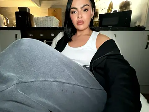 FrancescaXO online show from January 11, 2026, 8:16 pm