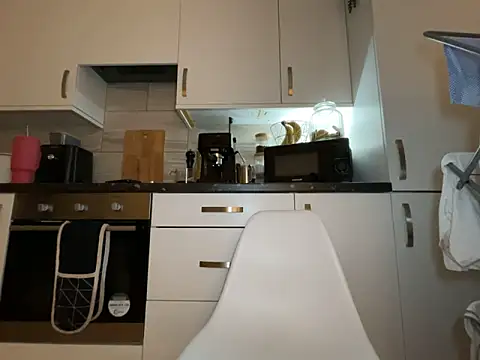 Snapshot of FrancescaXO chatting on November 30, 2025, 6:25 am FrancescaXO online show from November 30, 2025, 6:25 am