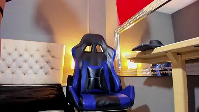 MiaMalkoba online show from November 20, 2025, 12:50 pm