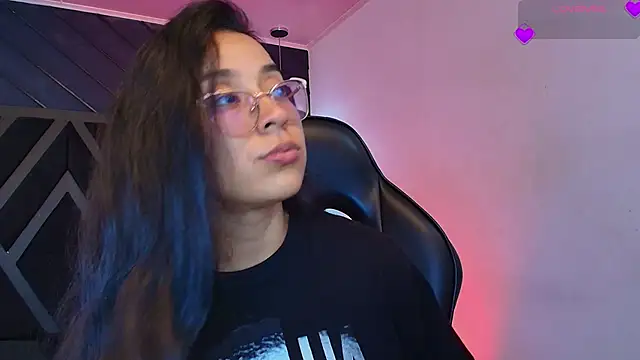 zoe martins  online show from March 30, 2026, 5:25 pm