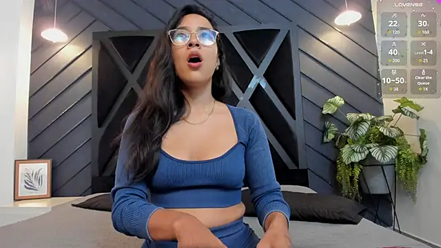 zoe martins  online show from September 26, 2025, 5:20 pm