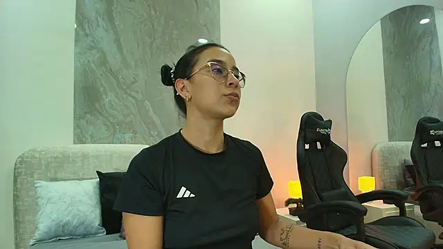 Snapshot of zoe_martins_ chatting on May 19, 2026, 5:42 pm zoe martins online show from May 19, 2026, 5:42 pm