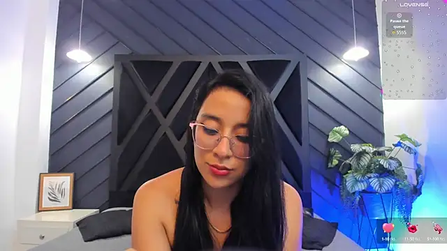 zoe martins  online show from September 30, 2025, 5:30 pm