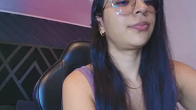 zoe martins  online show from April 7, 2026, 5:15 pm