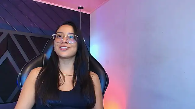 zoe martins  online show from April 18, 2026, 5:26 pm