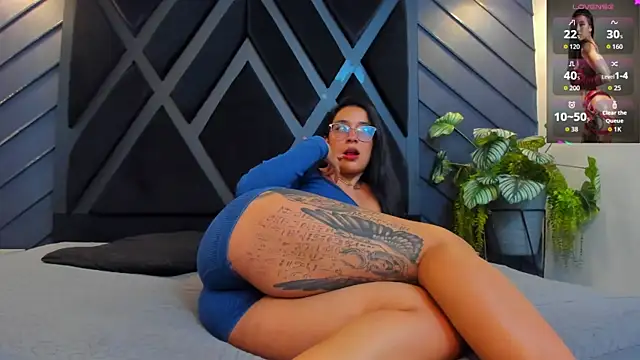 zoe martins  online show from October 2, 2025, 5:27 pm