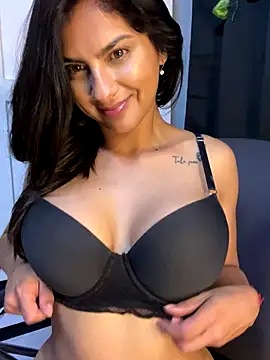 chicachocolate01 online show from November 15, 2025, 5:55 am